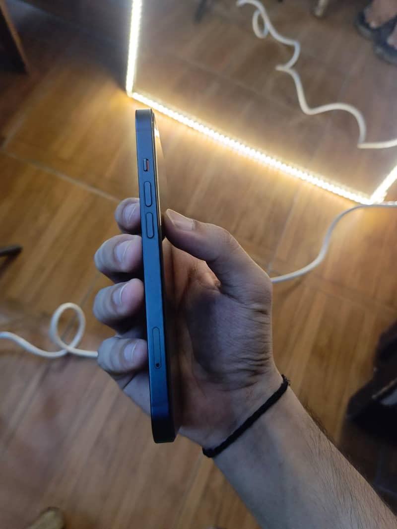Apple iPhone 13 4
