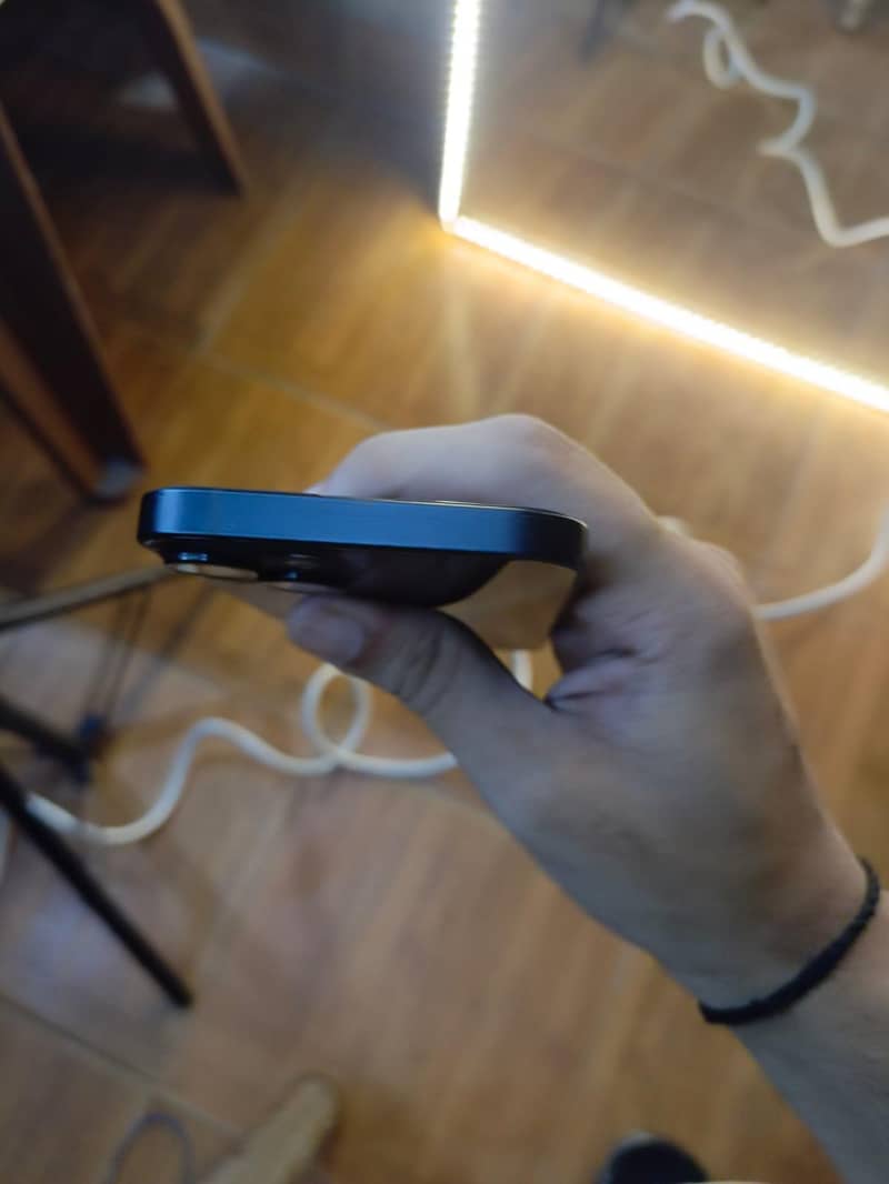 Apple iPhone 13 6
