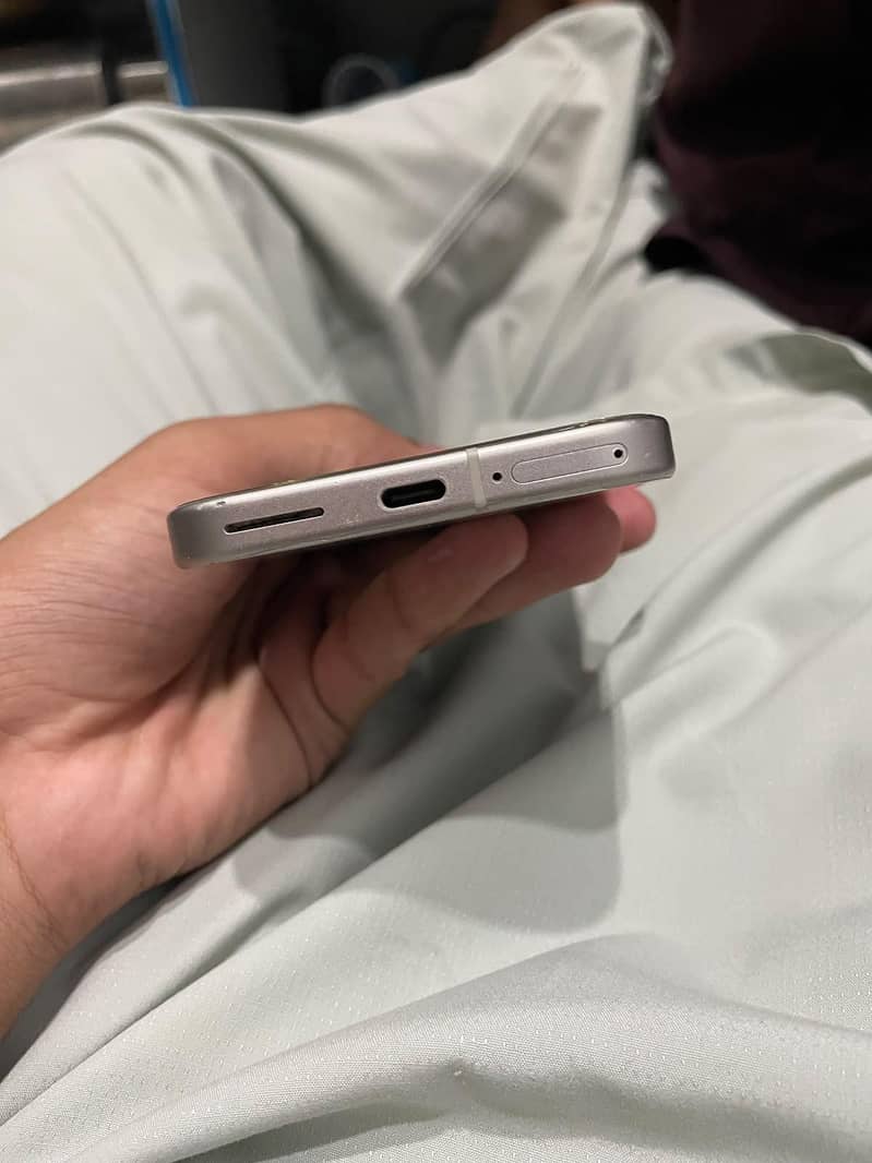 Google Pixel 9 4