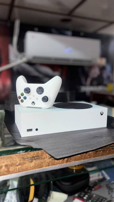 Xbox series s 512 GB  With all accessories