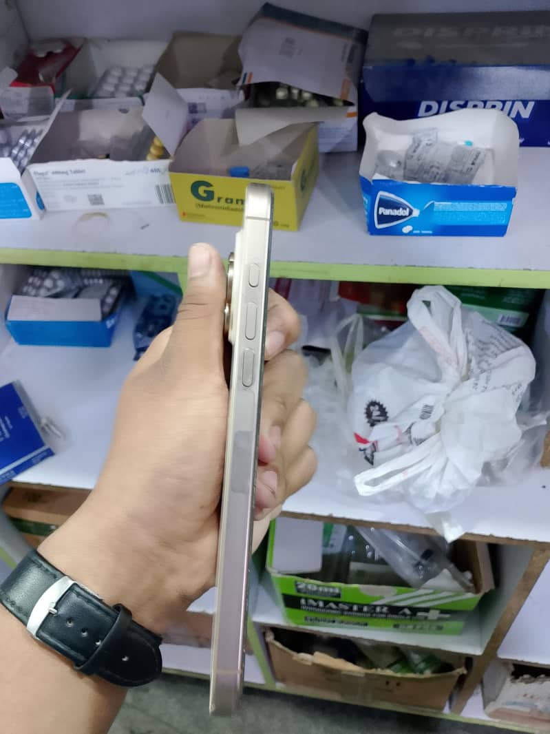 Apple iPhone 16 Pro Max 0