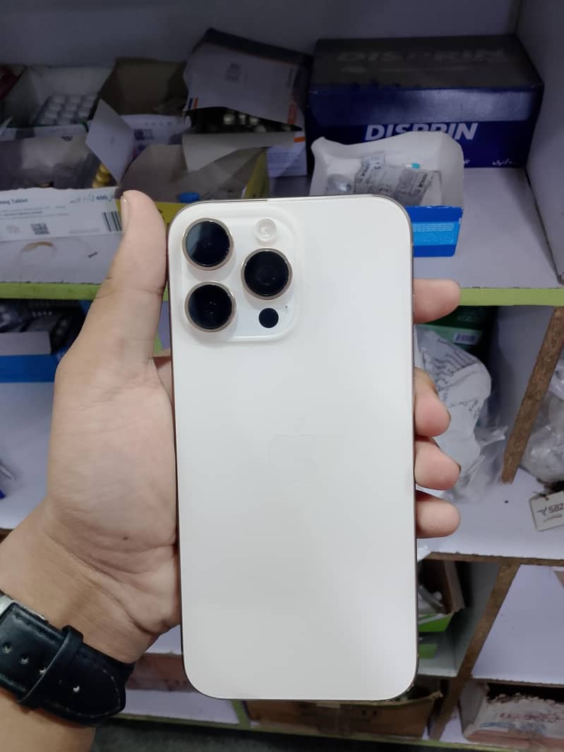 Apple iPhone 16 Pro Max 1