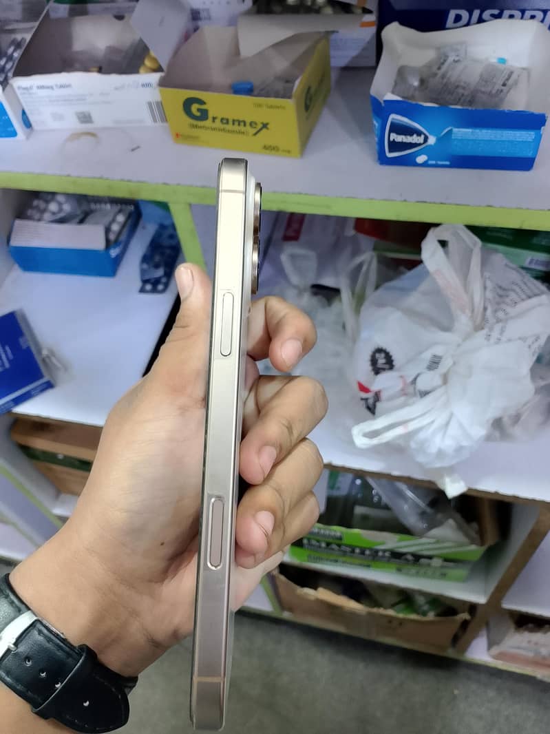 Apple iPhone 16 Pro Max 3