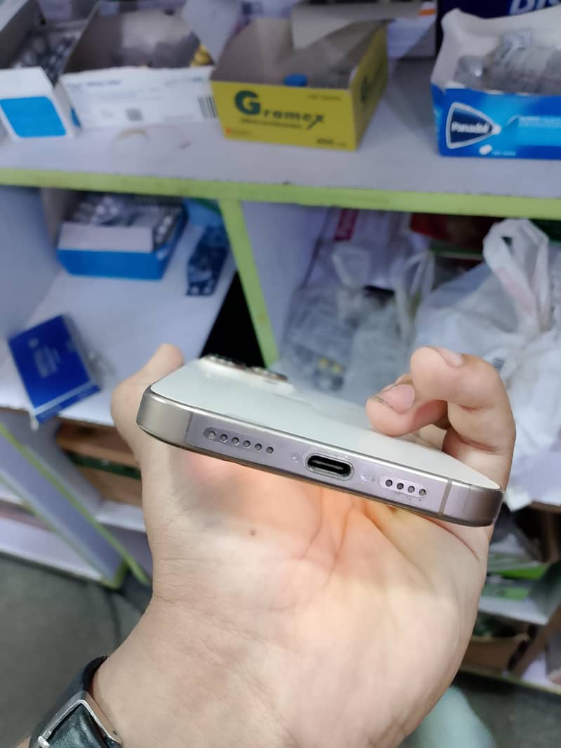 Apple iPhone 16 Pro Max 6