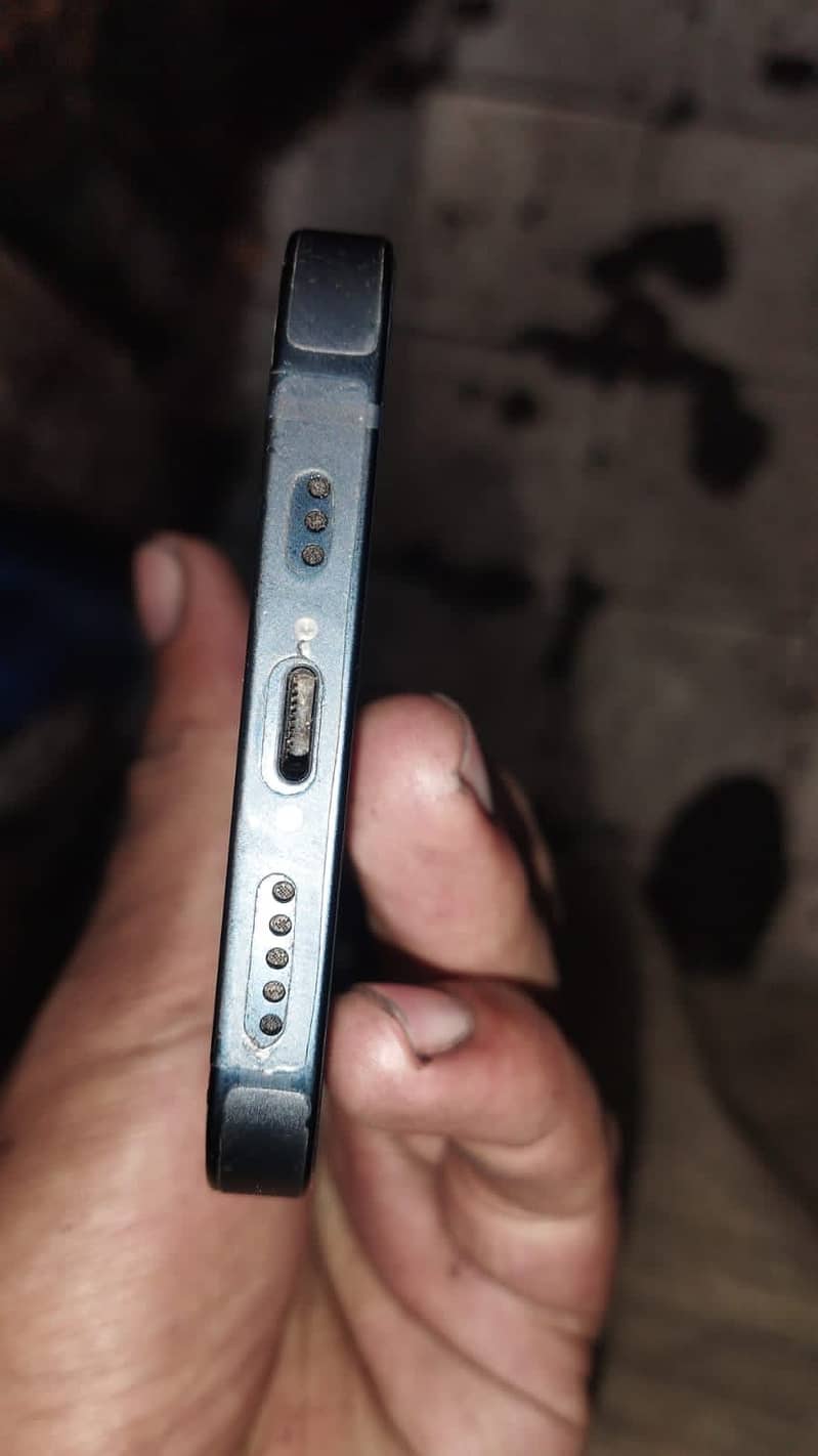 Apple iPhone 13 2