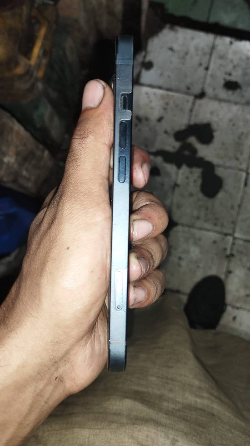 Apple iPhone 13 4