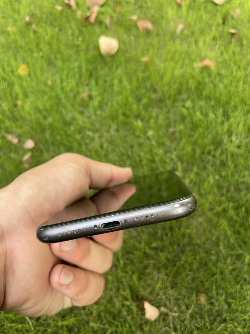 Apple iPhone 11 3