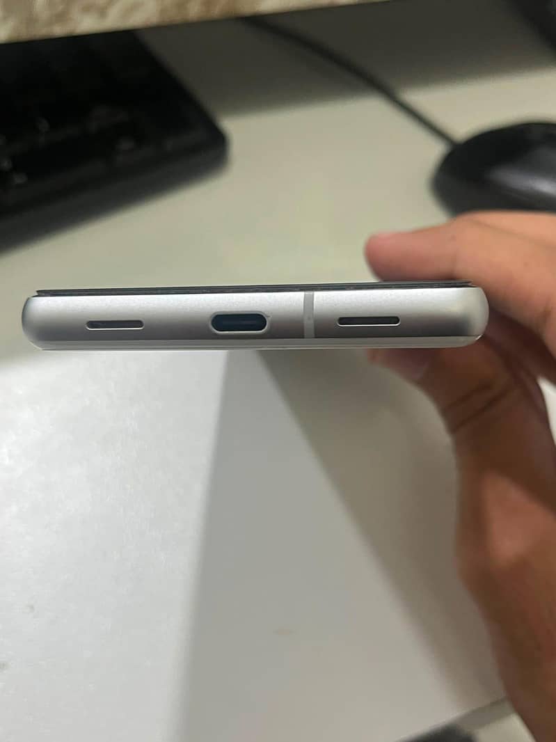 Google Pixel 7a 4
