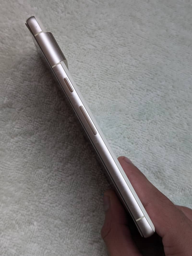 Google Pixel 7 4