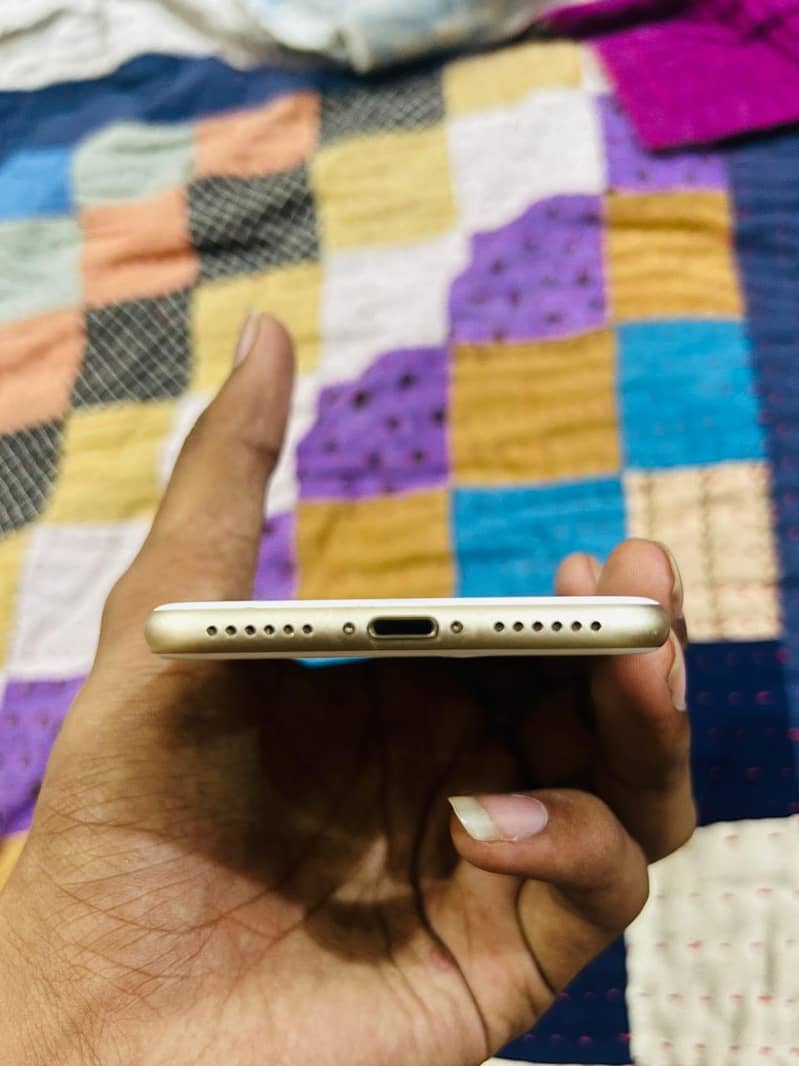 Apple iPhone 7 3