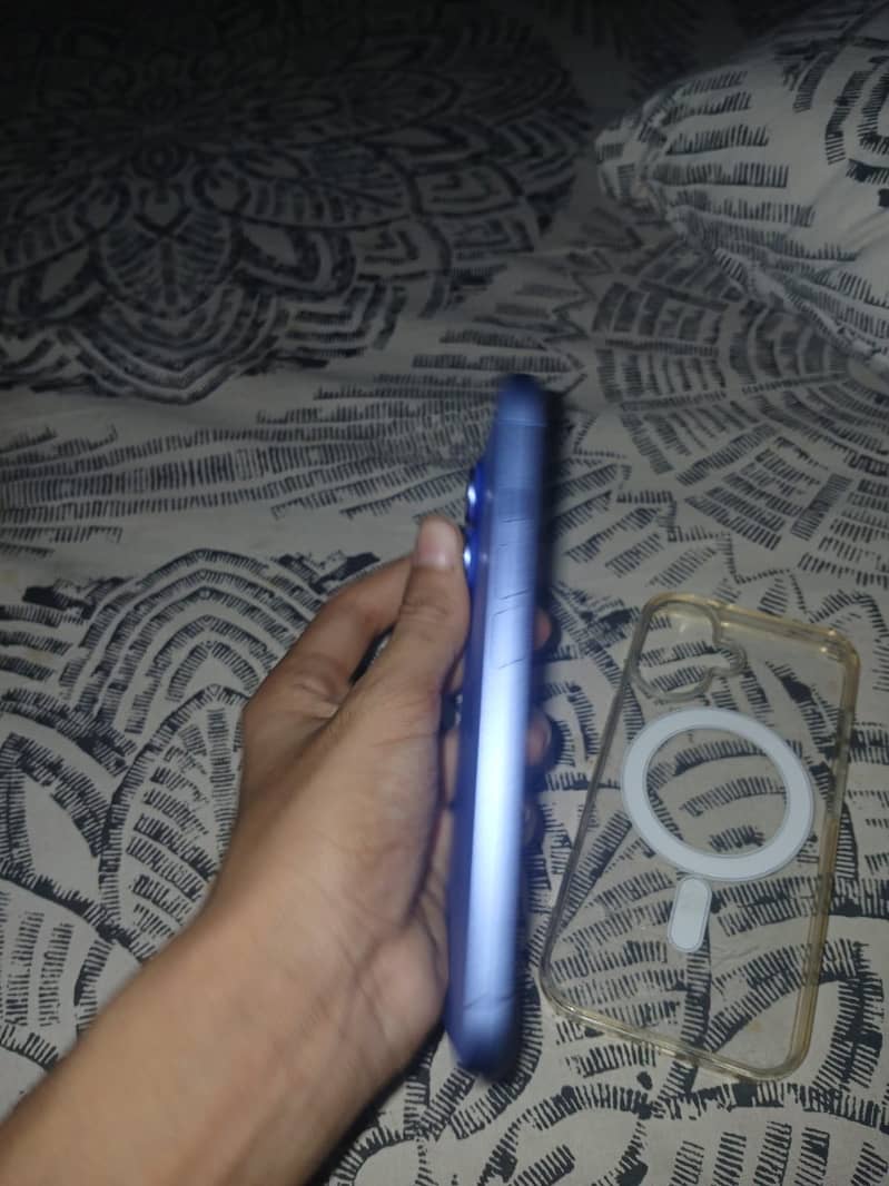 Apple iPhone 16 0