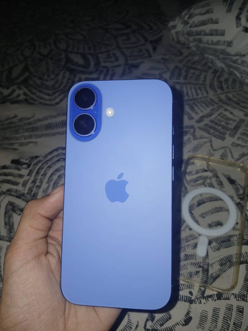 Apple iPhone 16 1