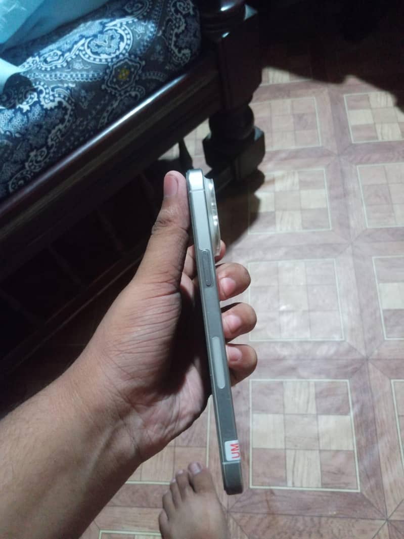 Apple iPhone 15 Pro Max 1