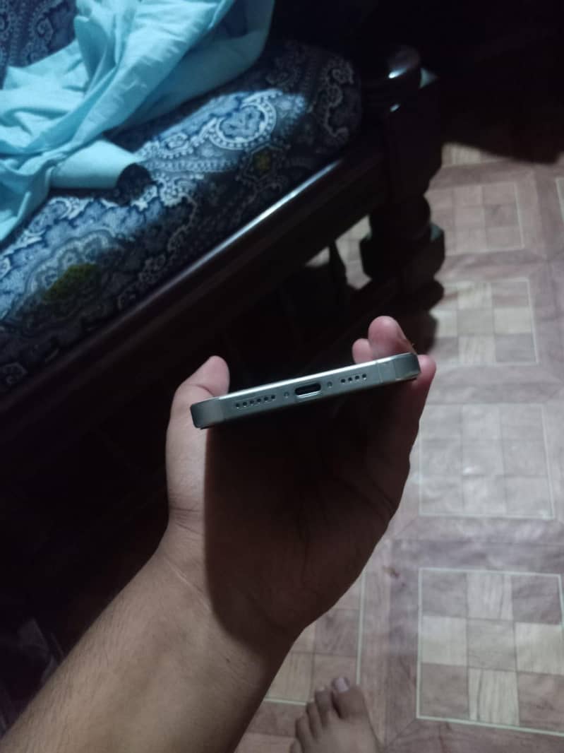 Apple iPhone 15 Pro Max 2