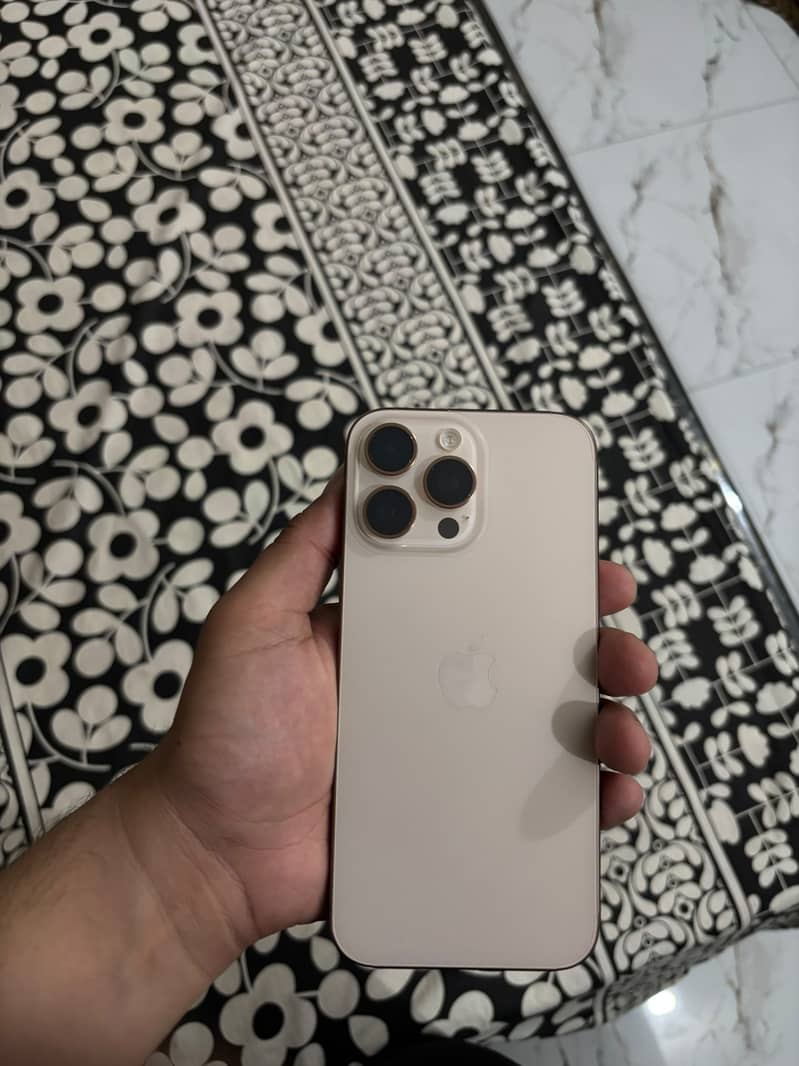 Apple iPhone 16 Pro Max 4