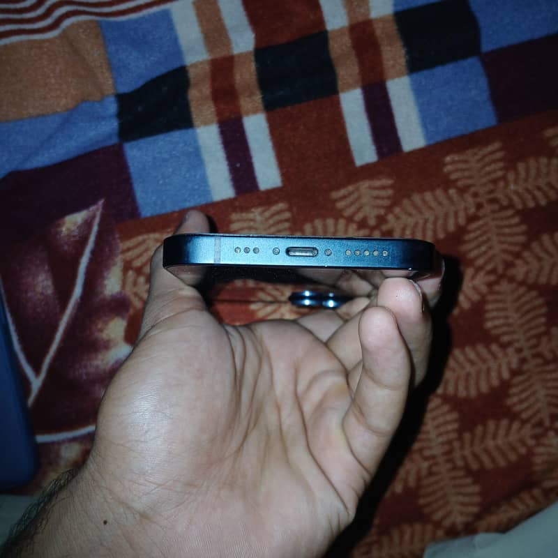 Apple iPhone 13 2