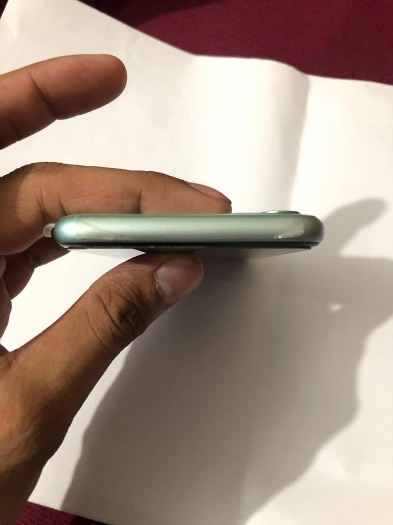 Apple iPhone 11 4