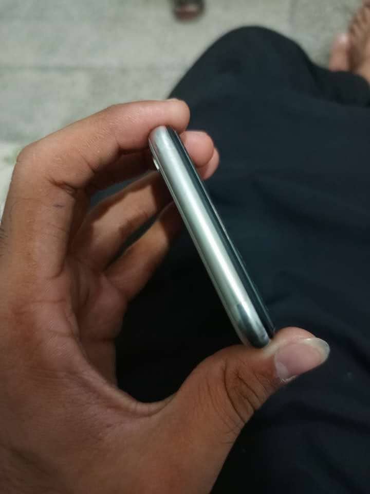 Apple iPhone X 5