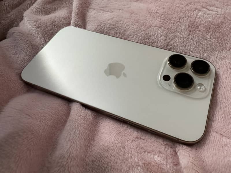 Apple iPhone 16 Pro Max 0