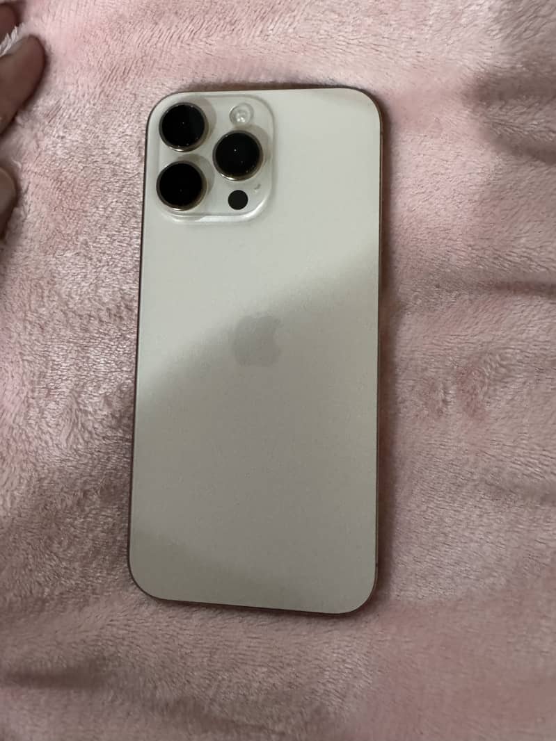 Apple iPhone 16 Pro Max 3
