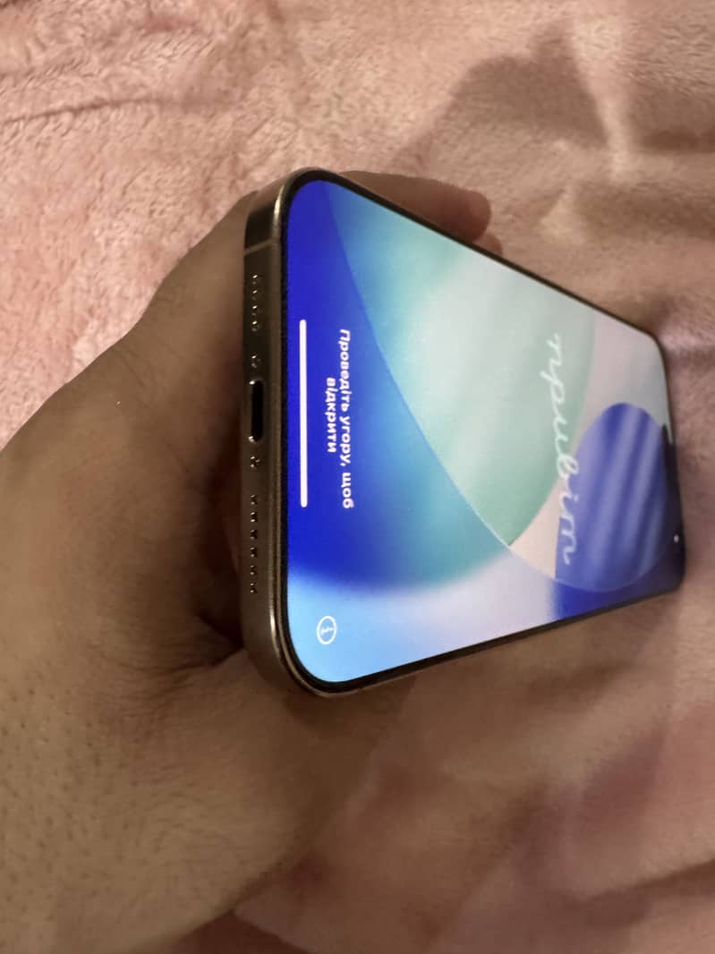 Apple iPhone 16 Pro Max 4