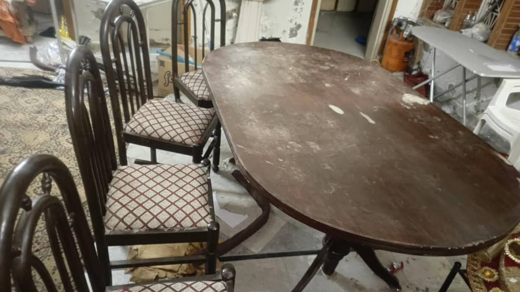 DINING TABLE 4