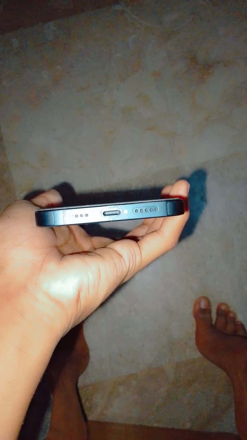 Apple iPhone 13 2