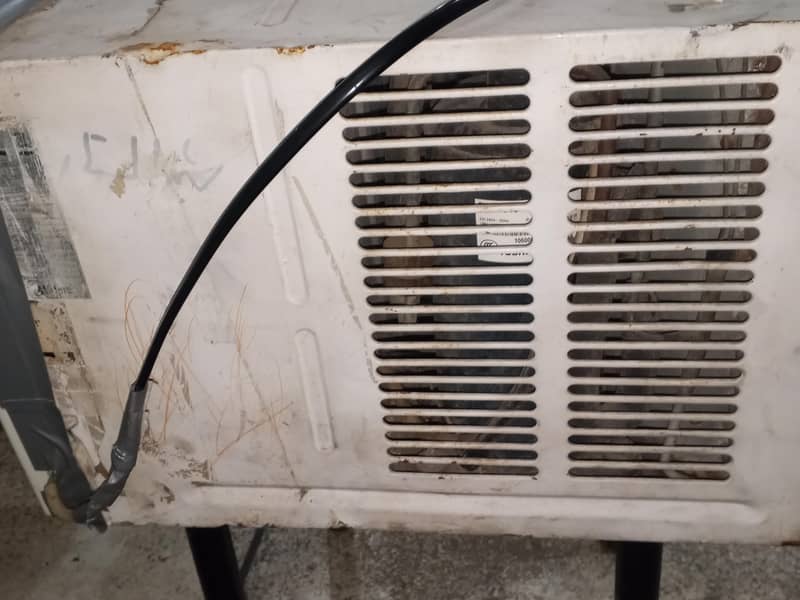 window AC 1