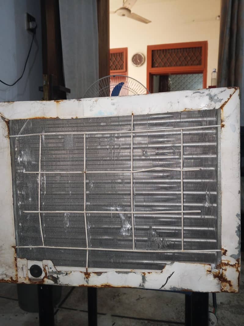 window AC 3