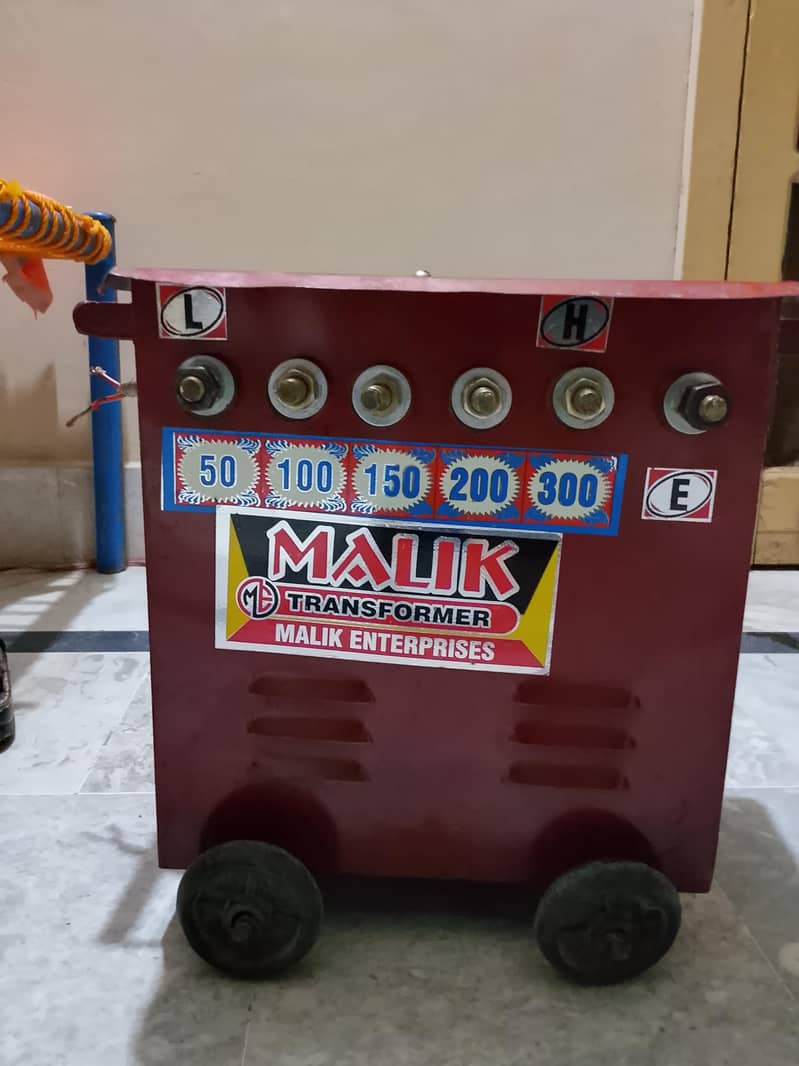 Welding machine with wire holder 0