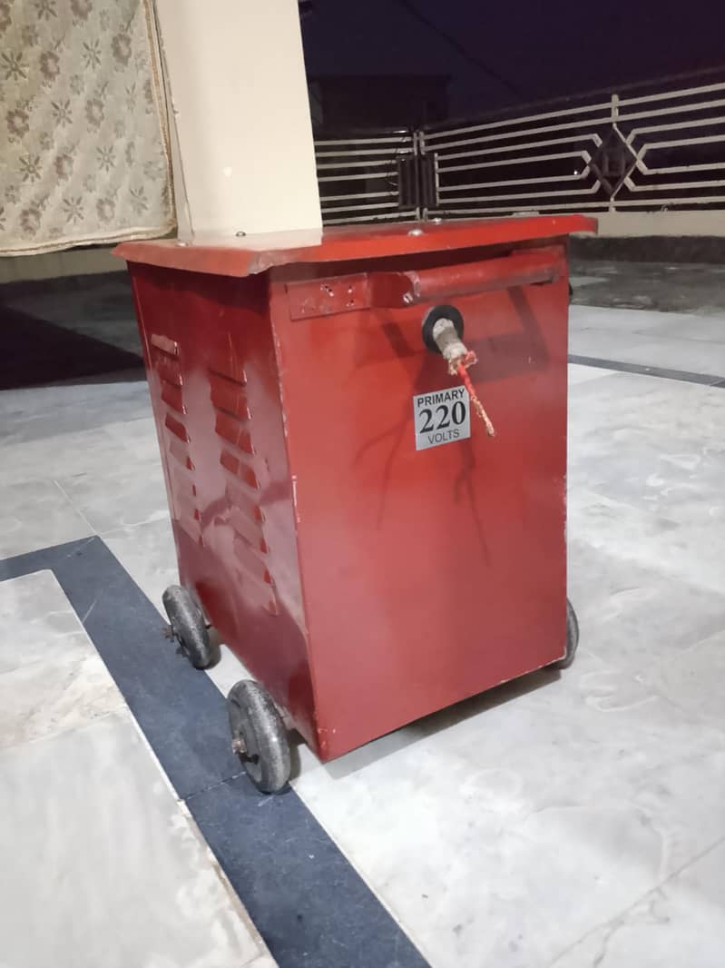 Welding machine with wire holder 1