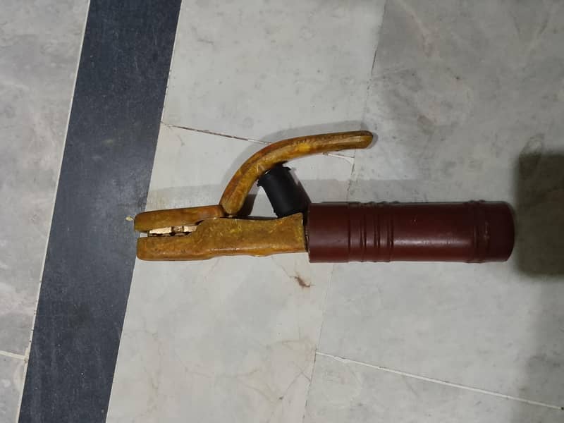 Welding machine with wire holder 2