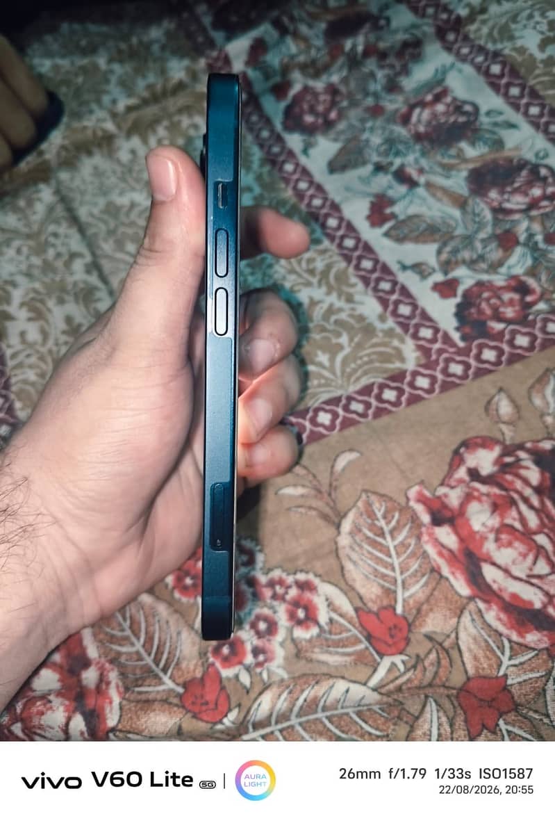 Apple iPhone 13 7