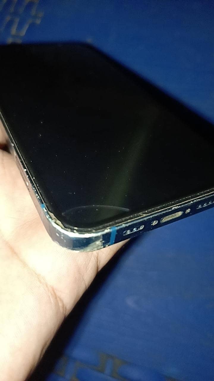 Apple iPhone 13 4