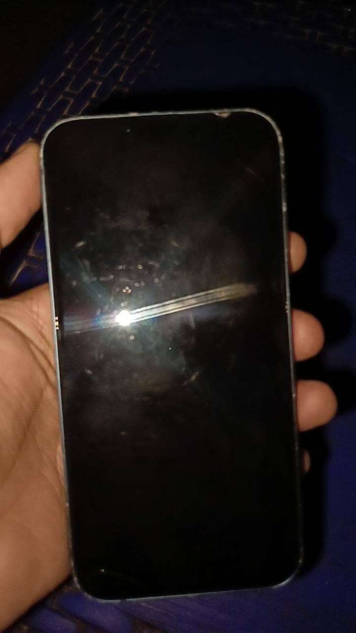 Apple iPhone 13 5
