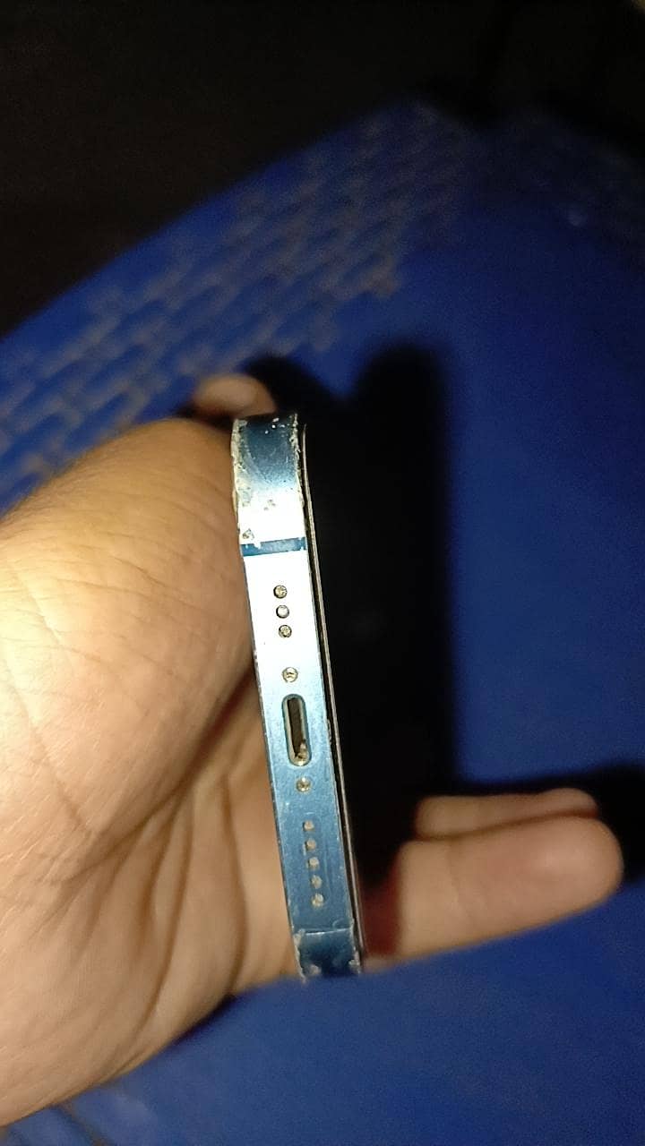 Apple iPhone 13 6