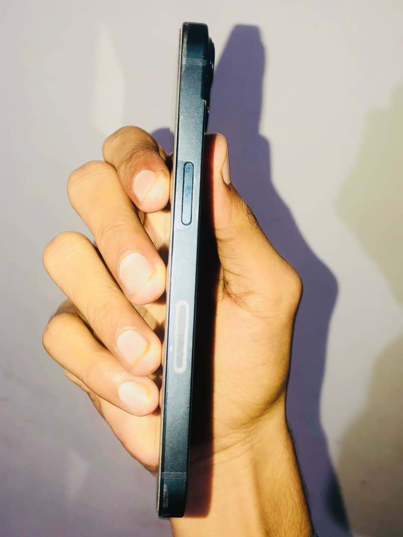 Apple iPhone 13 2