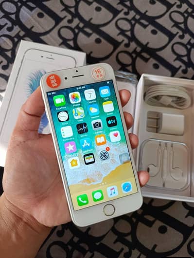 iphone 6s plus with complete box 03243854//778