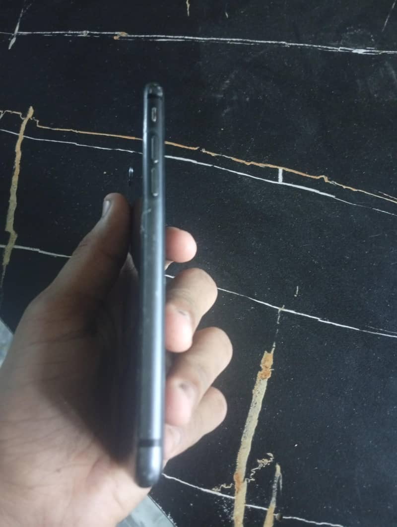 Apple iPhone 8 1