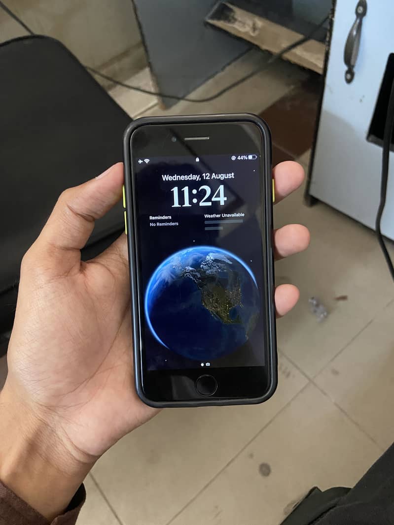 Apple iPhone 8 1