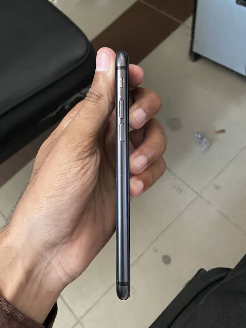 Apple iPhone 8 3