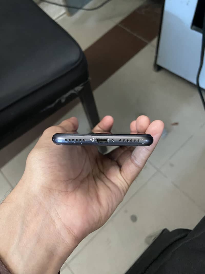 Apple iPhone 8 6