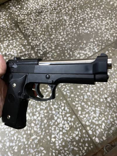 Bareeta 9mm replica toy
