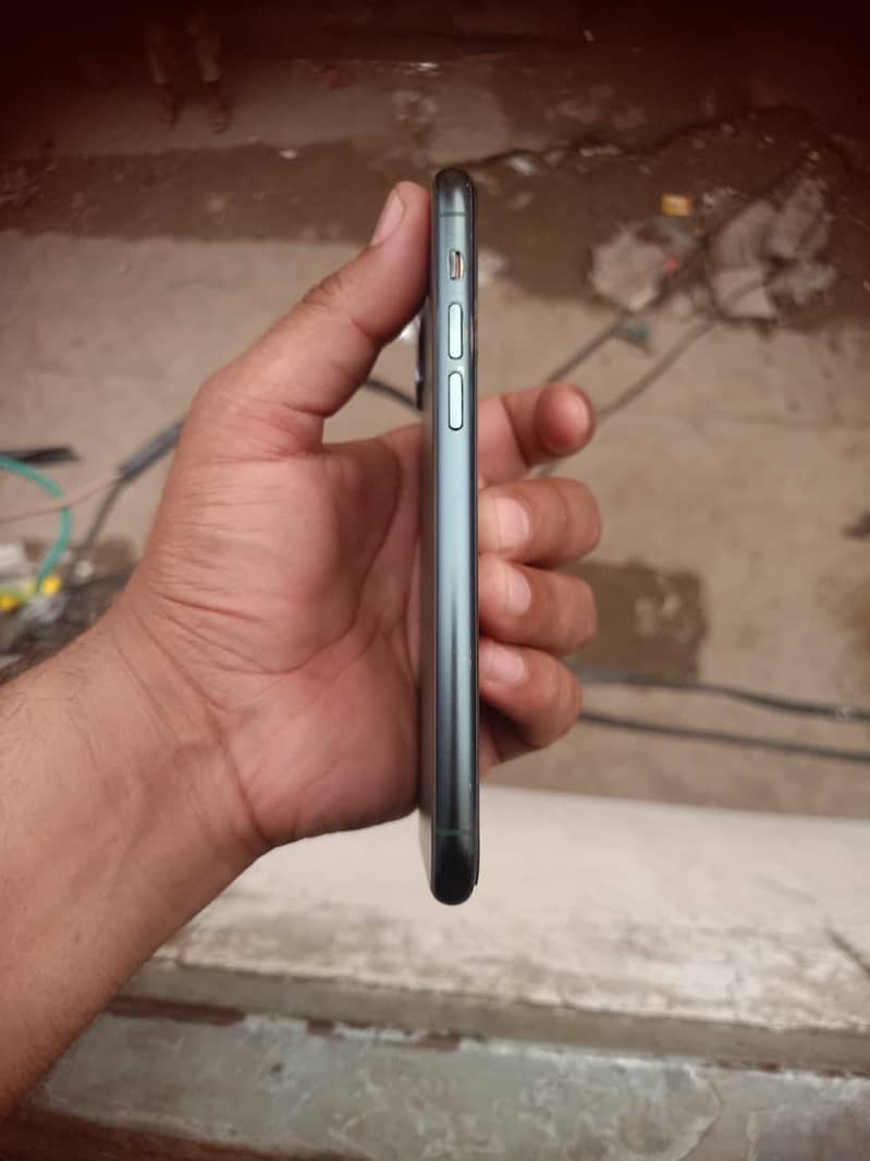 Apple iPhone 11 Pro 2