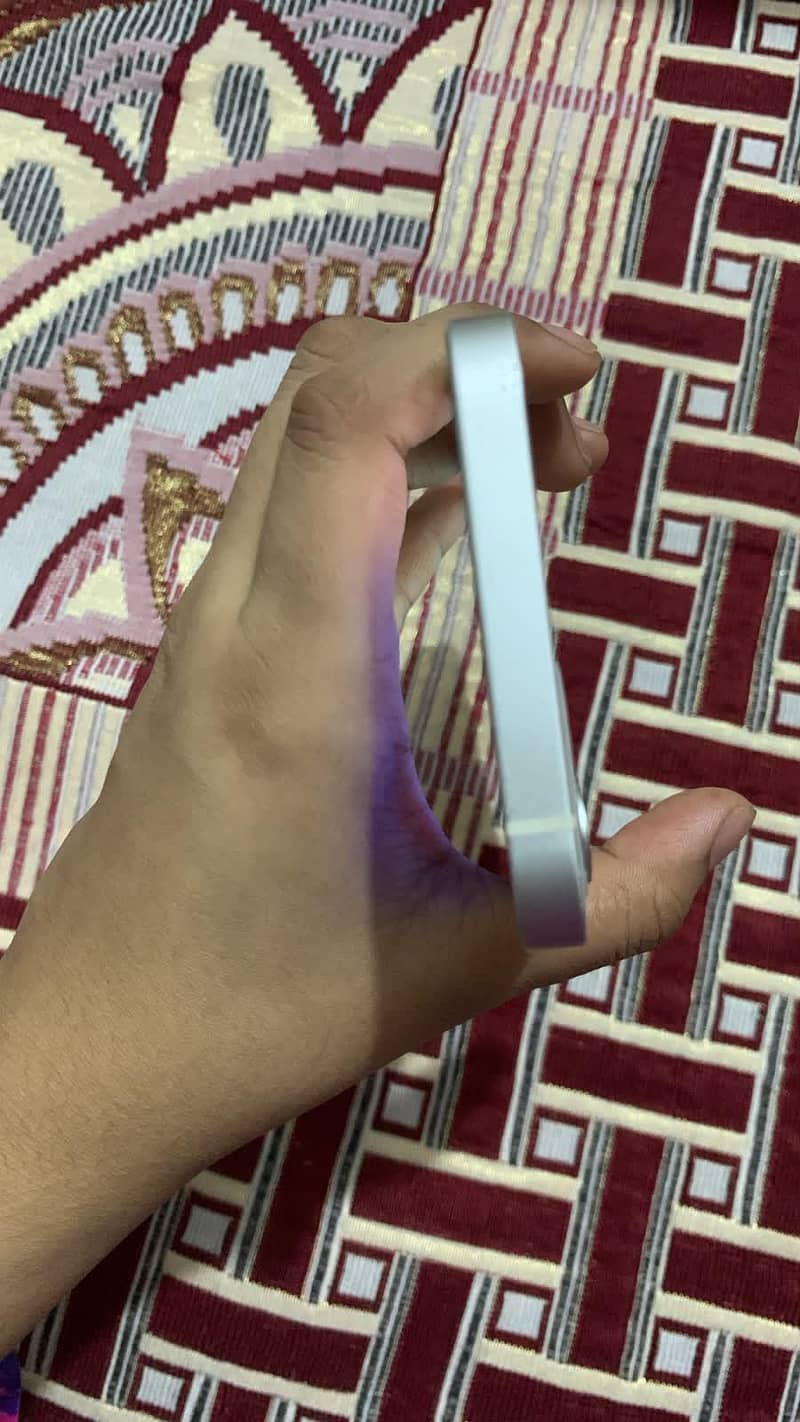 Apple iPhone 12 3