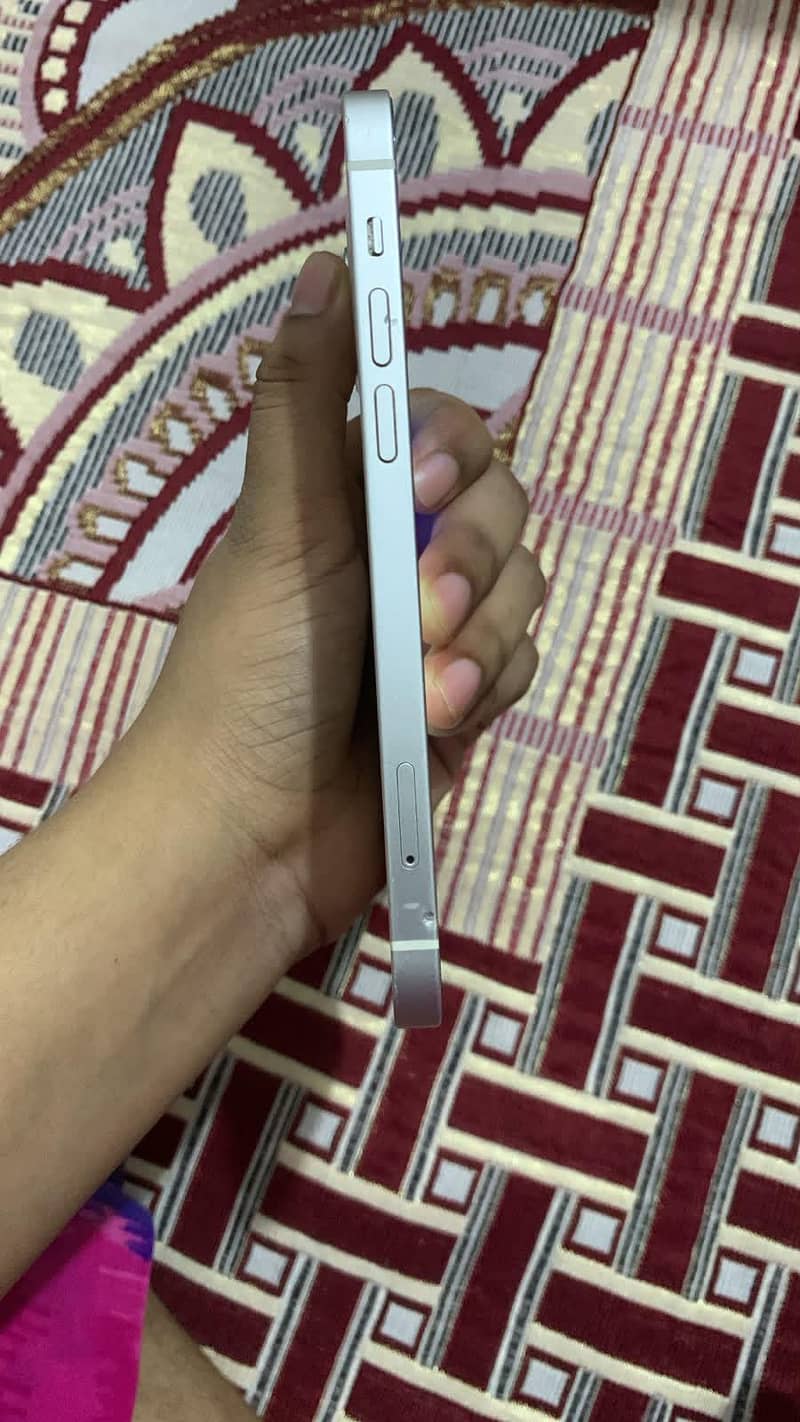 Apple iPhone 12 4