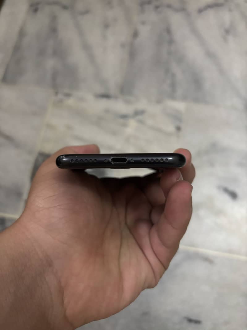Apple iPhone SE 2 5