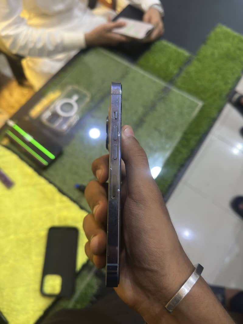 Apple iPhone 13 Pro 3