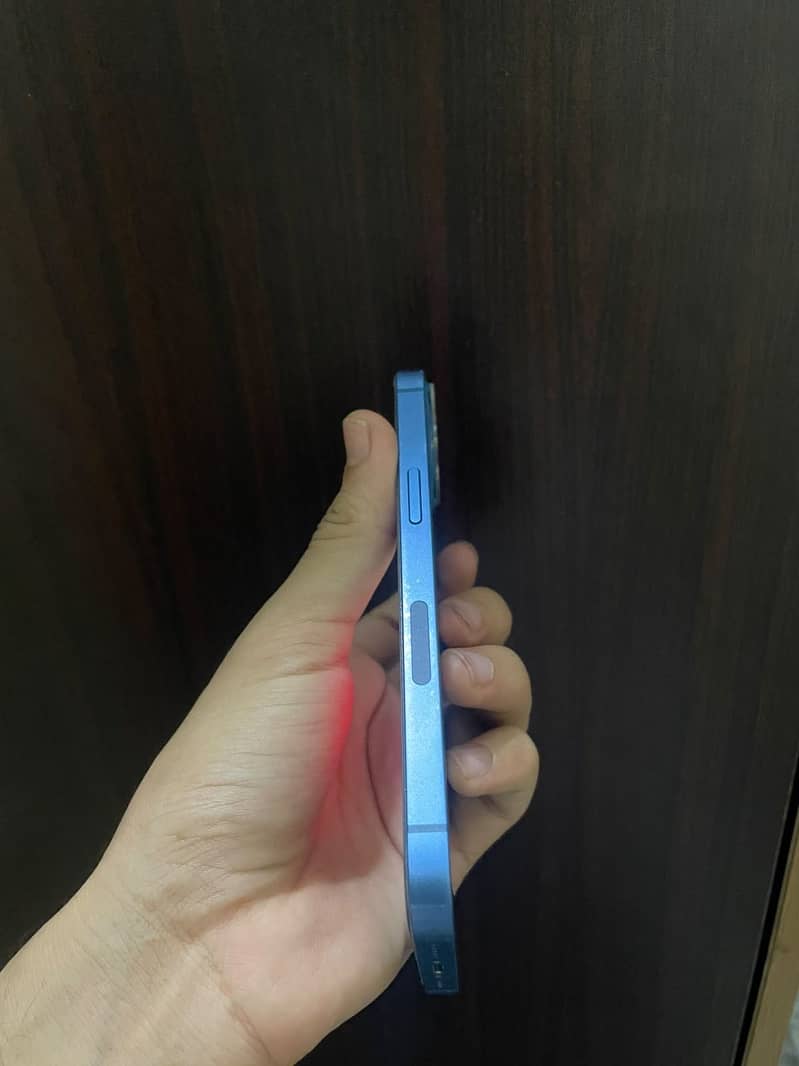 Apple iPhone 13 2