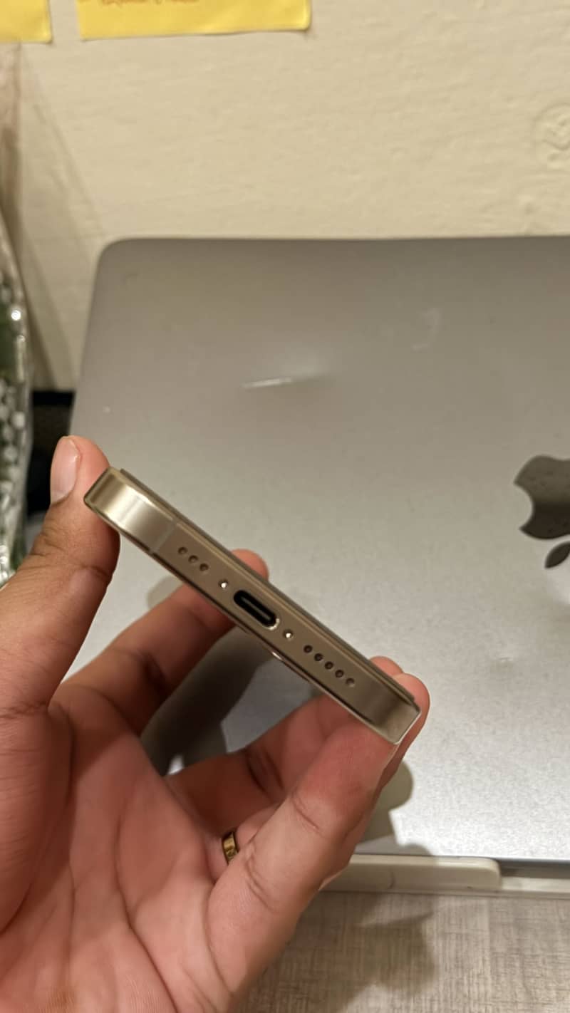 iPhone 15 Pro 4